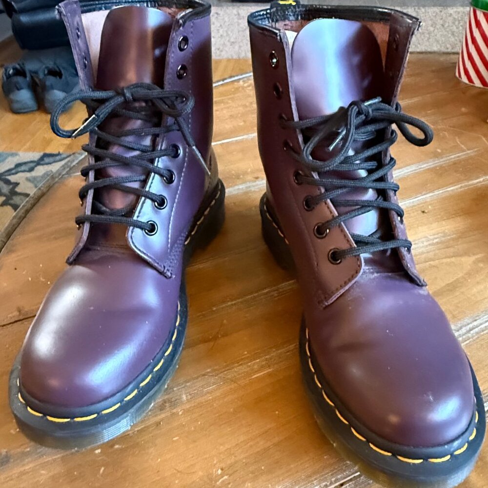 Purple Dr. Martens airwalk boots size 7 (38) Almost new!